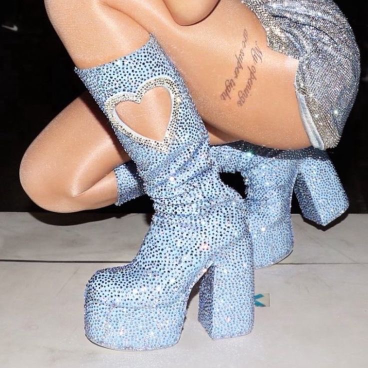 sabrkive's tweet photo. sabrina carpenter and her rhinestone’s boots ٠ ࣪⭑ https://t.co/e4kbHAqABu