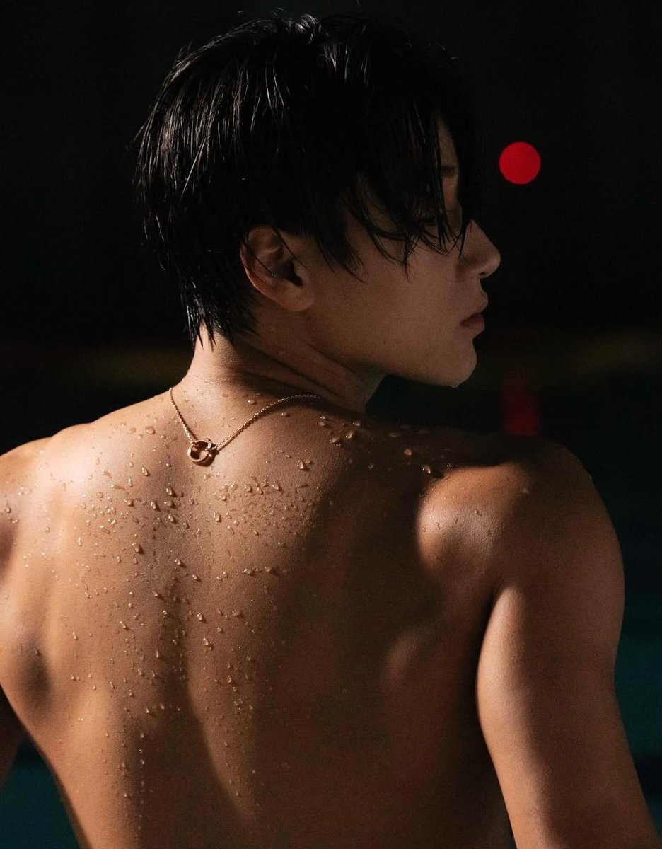 AboutMusicYT's tweet image. San of ATEEZ is hot like the sun in new photos.