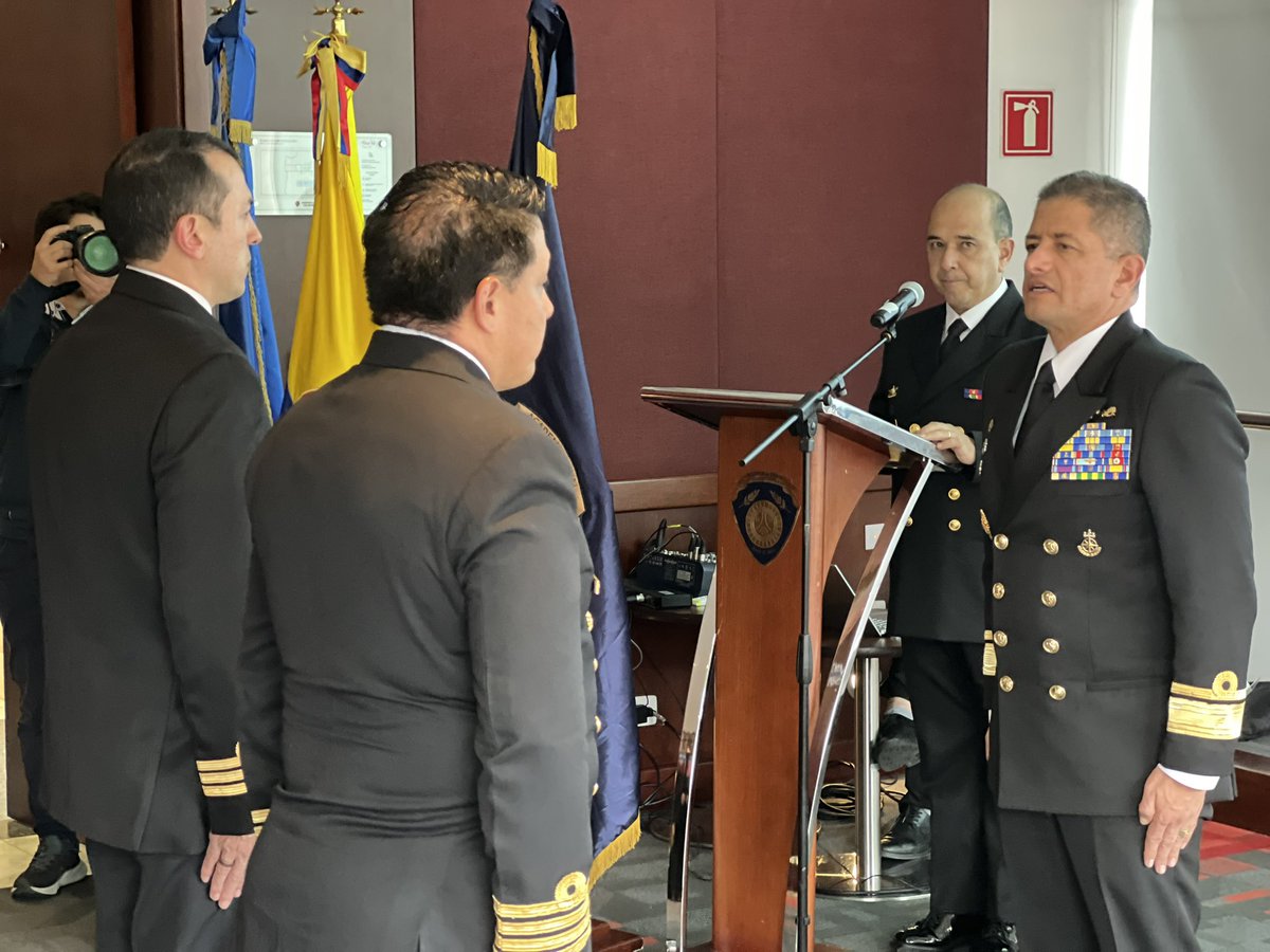 ANEES_ARC's tweet photo. En su consolidación como centro de pensamiento estratégico de la @ArmadaColombia, la ANEES realizó el relevo de su Dirección General. El CN Andrés Trujillo entregó el mando al CF Ricardo Sánchez, reafirmando el compromiso con la academia y el liderazgo. https://t.co/GRsS6fCby7
