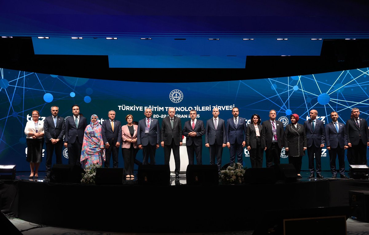 Cumhurbaşkanımız Sayın Recep Tayyip Erdoğan, Türkiye Eğitim Teknolojileri Zirvesi'ne katıldı.