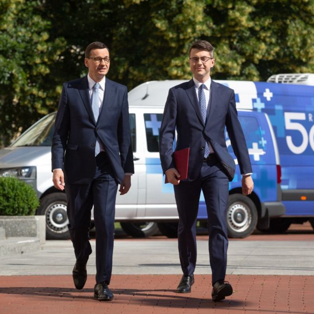 Piotr Müller (@piotrmuller) on Twitter photo 🎊 Dziś urodziny obchodzi <a href="/MorawieckiM/">Mateusz Morawiecki</a>
Fachowiec oddany Polsce i szef, od którego bardzo wiele się nauczyłem, a przede wszystkim mądry i dobry człowiek.
Wszystkiego najlepszego! 🎊 Dziś urodziny obchodzi <a href="/MorawieckiM/">Mateusz Morawiecki</a>
Fachowiec oddany Polsce i szef, od którego bardzo wiele się nauczyłem, a przede wszystkim mądry i dobry człowiek.
Wszystkiego najlepszego!