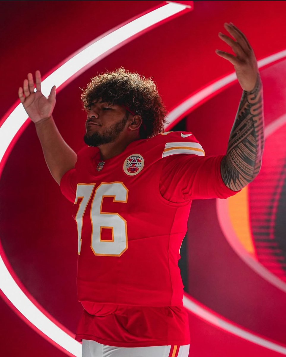 lexiosborne's tweet photo. We are Kingsley Suamataia days away from NFL kickoff! 🏈 
#76days #ChiefsKingdom https://t.co/hVV9gebdS4