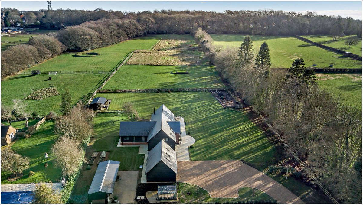 JamieLedwith's tweet image. Roasting and hunting for shade on my property shoots this week! 

#photography #photographer