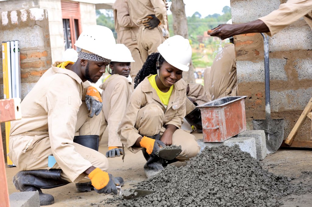 Proud Muzzukulu (@proudmuzzukulu1) on Twitter photo UPDATE 📷: Jajja W'aBazzukulu H.E. President <a href="/KagutaMuseveni/">Yoweri K Museveni</a> today commissioned the Presidential Industrial Skilling Hub in Nazigo, Kayunga District - a major step toward empowering youth with hands-on vocational skills.
The hub is designed to bridge the gap between education UPDATE 📷: Jajja W'aBazzukulu H.E. President <a href="/KagutaMuseveni/">Yoweri K Museveni</a> today commissioned the Presidential Industrial Skilling Hub in Nazigo, Kayunga District - a major step toward empowering youth with hands-on vocational skills.
The hub is designed to bridge the gap between education