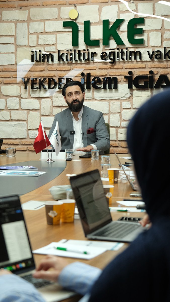 LIVE 📺 I Muzzammil Ayyub Thakur (<a href="/M_A_Thakur/">Muzzammil Ayyub Thakur</a>): Right wing Hindutva emulates both Natzism and Zionism. They believe that they are the chosen ones and the superior race