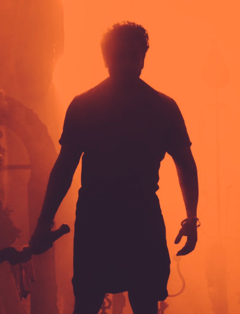 காலை - நியாயத்தை தட்டி கேட்கும் வக்கீல்,
இரவு - அநியாயத்தை தட்டி தூக்கும் சாமி.

#Karuppu will be PURE CINEMA! 🫡💥