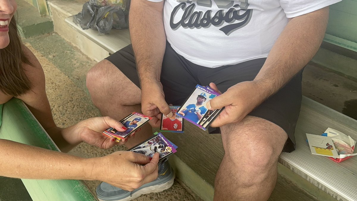 mrmint23's tweet image. Fun times at @RickwoodField for East West classic. Did a ‘89 Donruss box break while watching game. Pulled Griffey and Sheffield almost got Sheffield to sign by he was leaving for a flight.