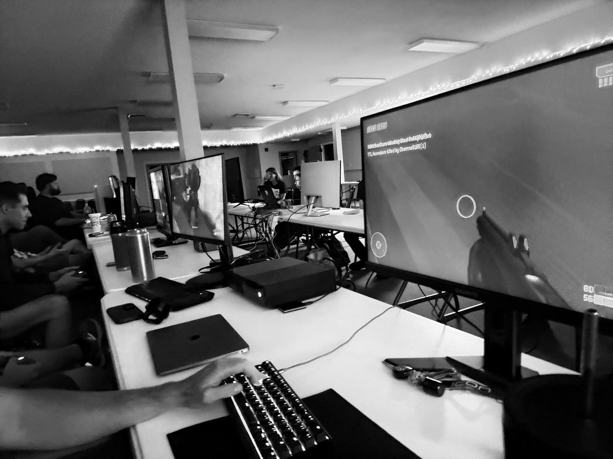 FirestormFPS's tweet image. Hosted a banger 16 player Halo 2/3 LAN party last night 🔥 This dad’s still got it
