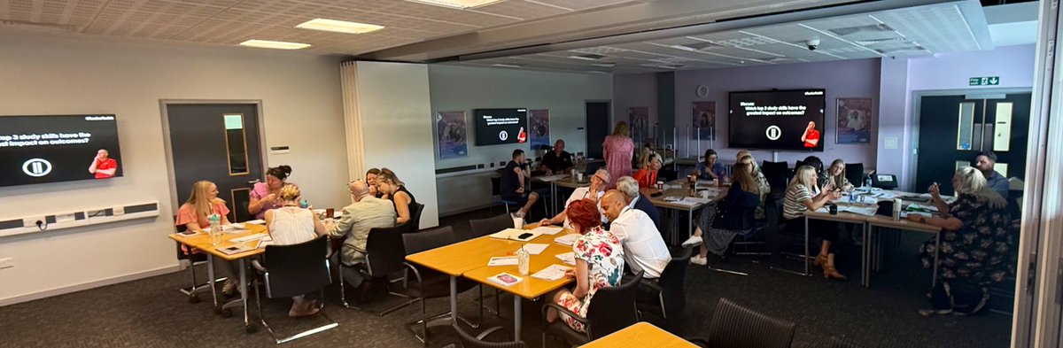TeacherToolkit's tweet image. A fantastic end to a busy week!
Second time back working with the middle leadership team at Bolton College.
Back in 10 days time.
This is what implementation CPD looks like 👏🏼
#Metacognition #GuideToMemory #TTkitCPD