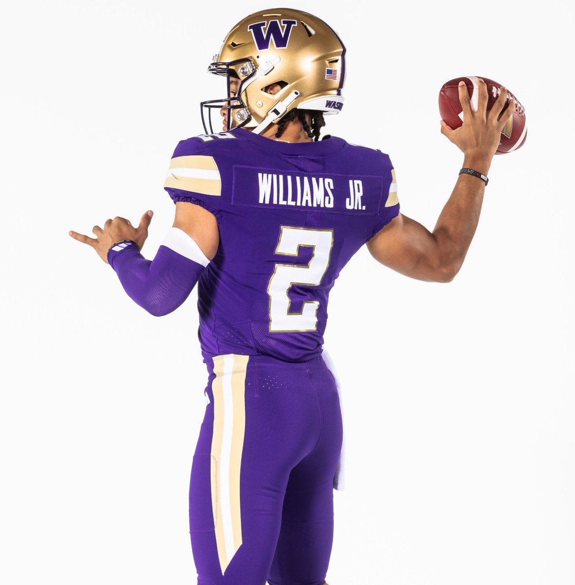 Digging the new pant stripes for Washington.  Modern twist on a classic look.