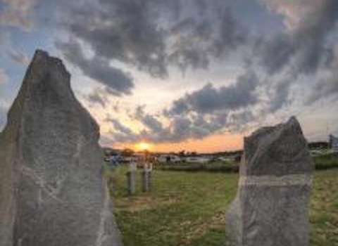 Solstice from Latin sōlstitium via old French 

sōl (sun) + participial stem of sistĕre = stand still

according to OED

#astronomy #solstice #histsci #OED #etymology #season #calendar #timekeeping #summer #SummerSolstice #Sun #Latin #French #English