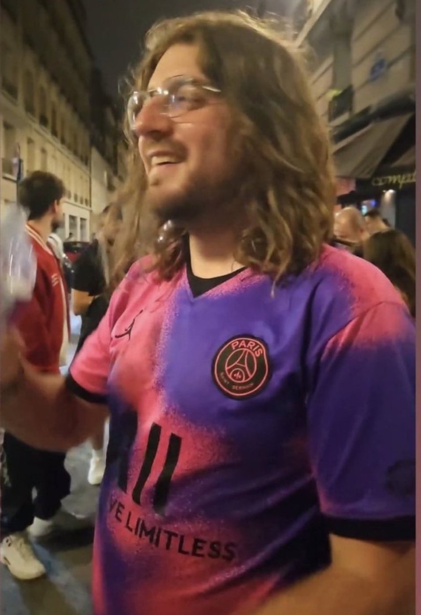Quoi de neuf à part insulter tout le monde h24 <a href="/QuentinLM_/">SerpEnjoyer</a> ? Supporter de l’OL toi, t’es sur ? 😬🤔 eh beh pas mal ton maillot bichette !!