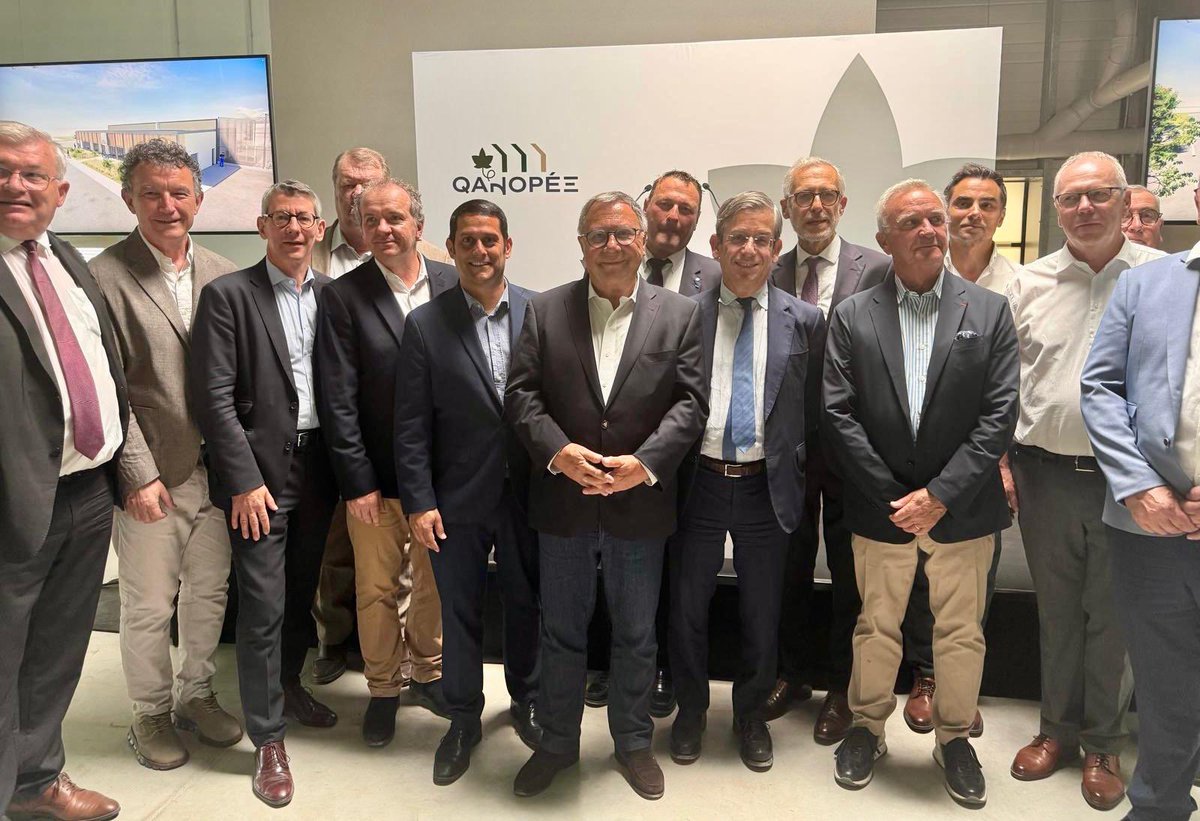 JM_Roze's tweet photo. 🌱 Inauguration de la serre #Qanopée à Oger : un projet innovant pour adapter le vignoble français au changement climatique. Fier que le @DptMarne soit aux côtés des acteurs de la viticulture pour bâtir son l’avenir et celui de notre territoire #Marne #Climat #Viticulture https://t.co/w002LAE5Iu