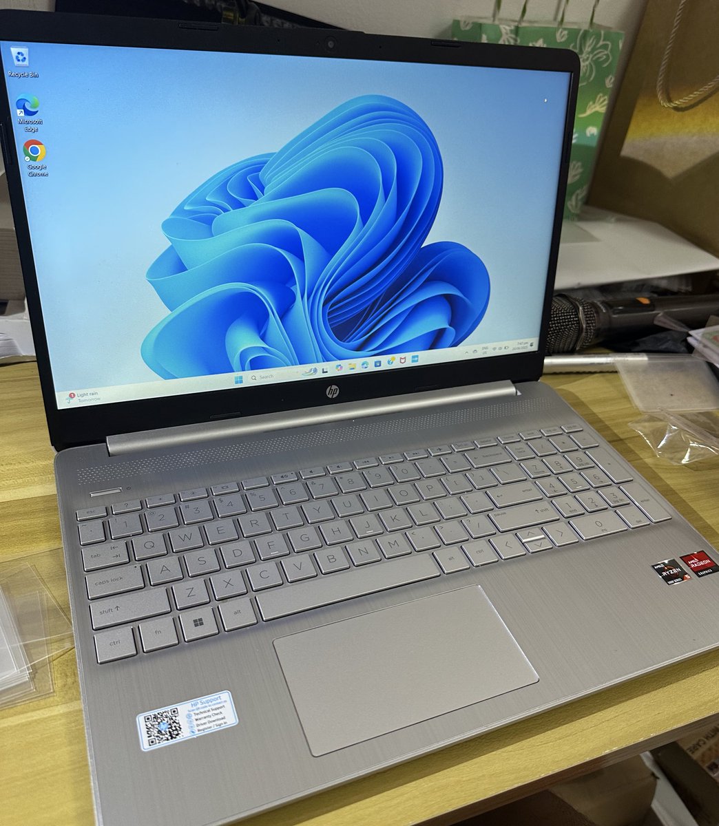 jypetwicerSHOP's tweet photo. FOR SALE! WTS LFB 

HP Laptop - AMD Ryzen 5 5500U | AMD Radeon | 12GB DDR4 RAM | 256GB SSD WIn11 - Silver (wala pang 1 year sakin)

₱25k (bagong-bago pa)
SRP: 29K

inclusion:
CHARGER
PLUG
LAPTOP BAG

RSF: upgrade
Loc. Pampanga, Angeles City

DM FOR INQUIRIES! https://t.co/CtRbxOUQ9k