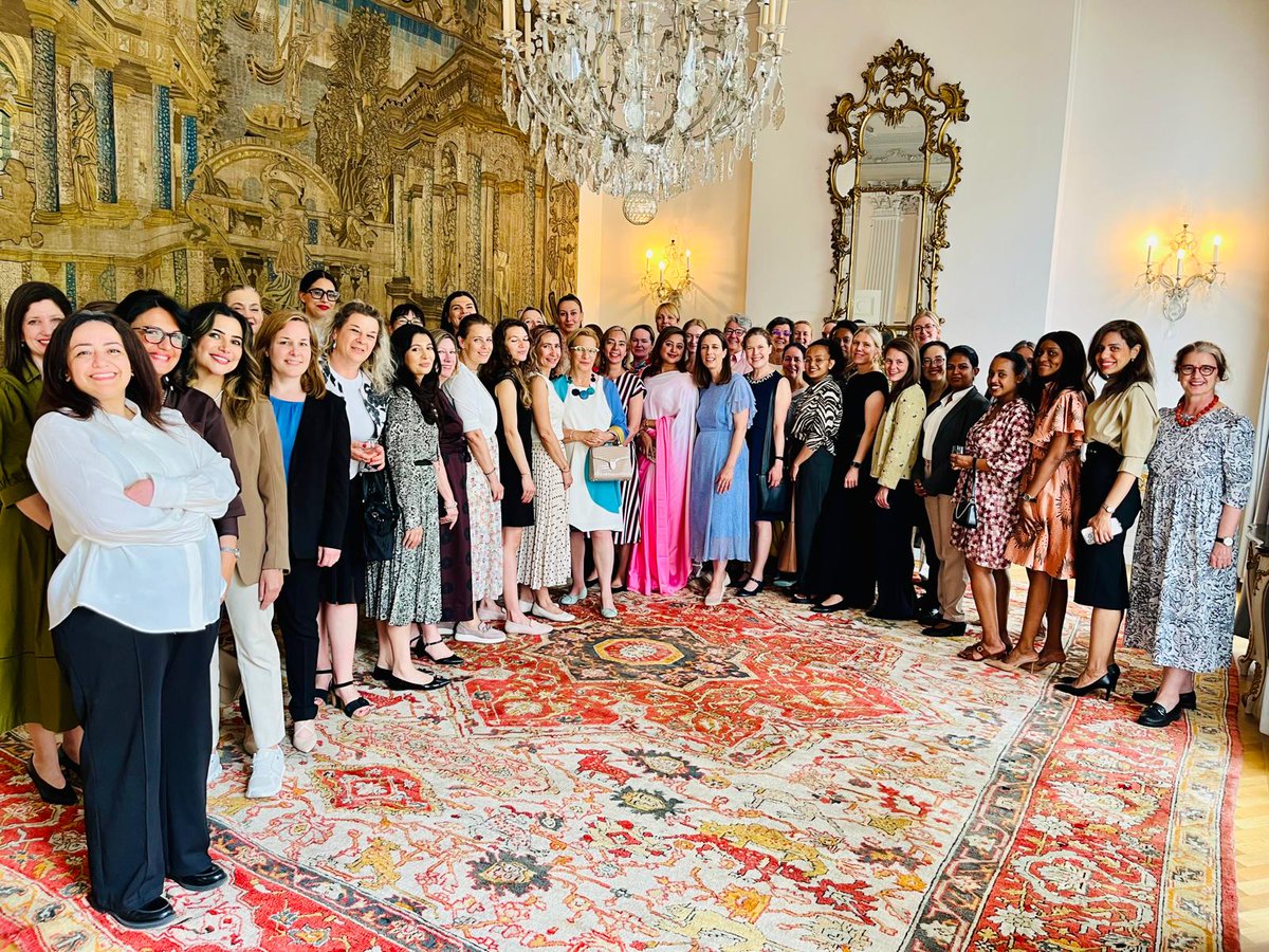 BDHCLondon's tweet image. Some women diplomats representing their missions in London gathered to mark #InternationalDayforWomeninDiplomacy, at an event organised by Katharina Rauscher, Deputy Head of Mission @austriainuk Austrian Embassy in London. and Professor Karen E. Smith (LSE).