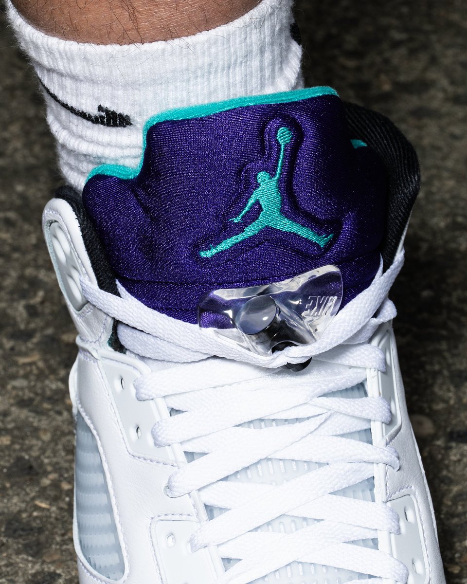 Sneaker Drop tweet media