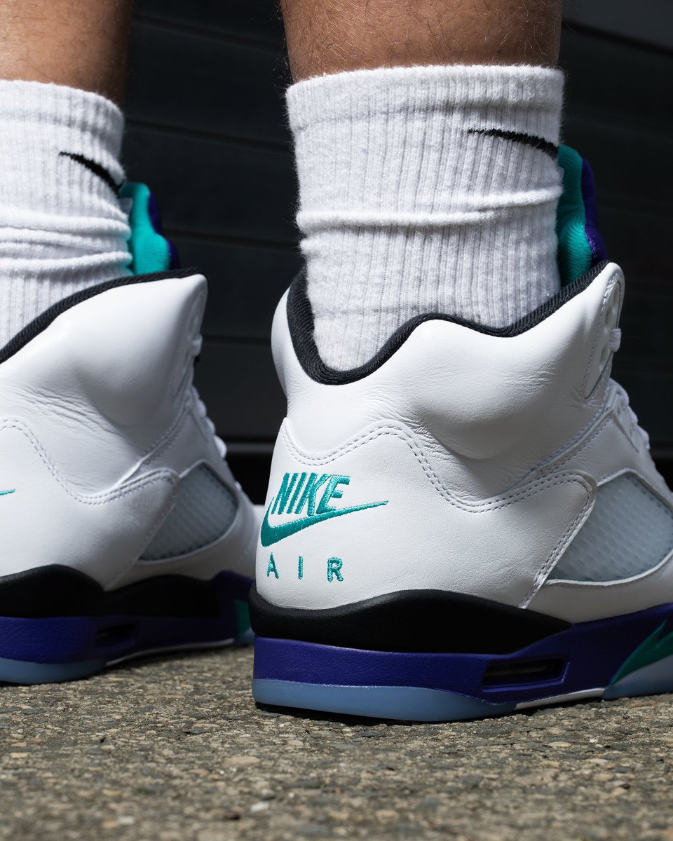 Sneaker Drop tweet media