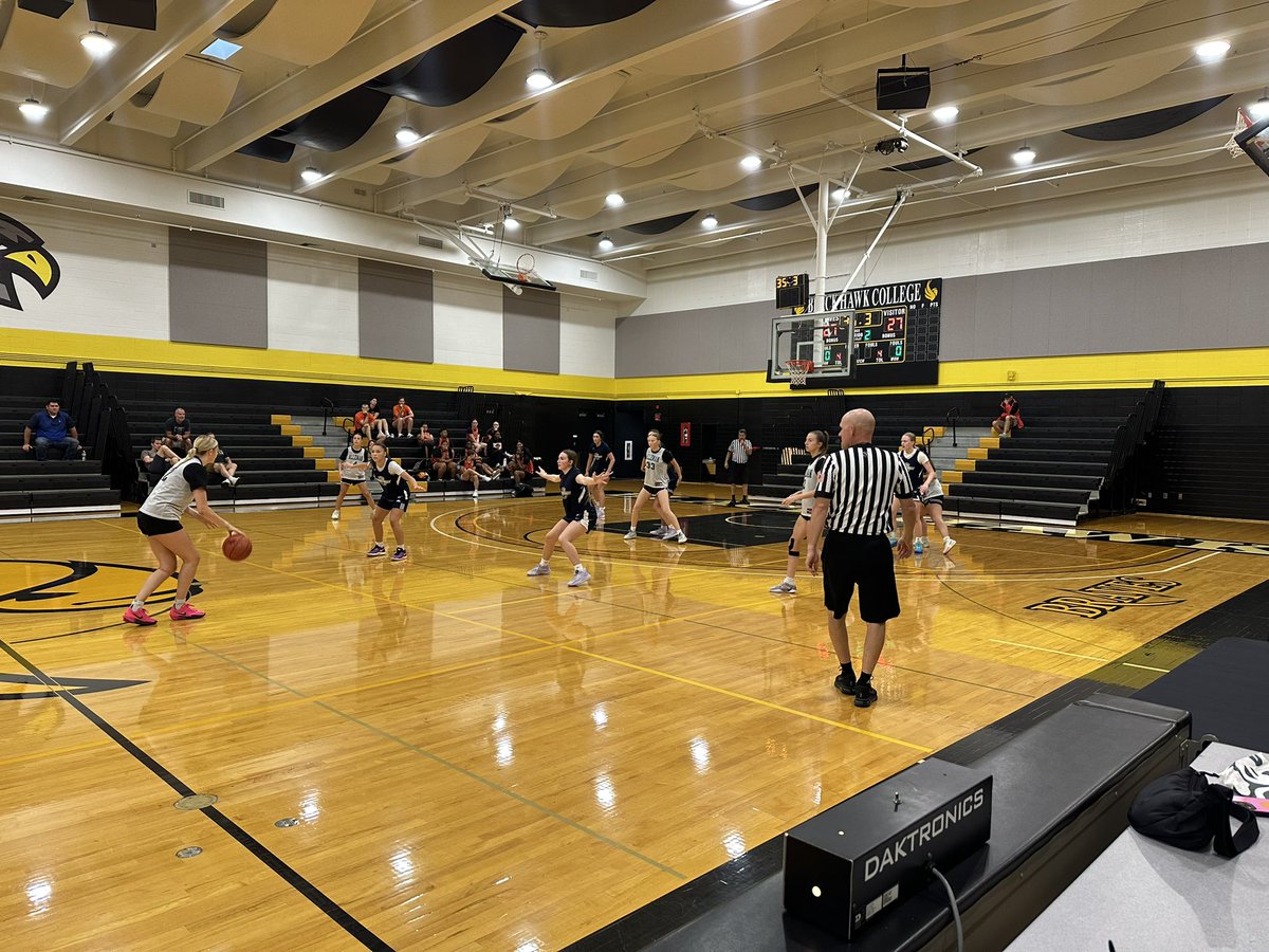 Black Hawk College WBBall (@bhcwbb) on Twitter photo Summer Hoops at The Hawk
Game 2: <a href="/PVGBB/">Pleasant Valley Girls Basketball</a> vs <a href="/AllemanGBB/">AllemanGBasketball</a>
PV winner at the buzzer ๐จ
#HCTB | #EveryDayBraves Summer Hoops at The Hawk
Game 2: <a href="/PVGBB/">Pleasant Valley Girls Basketball</a> vs <a href="/AllemanGBB/">AllemanGBasketball</a>
PV winner at the buzzer ๐จ
#HCTB | #EveryDayBraves