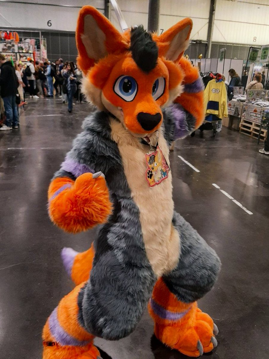 Mister Furs (@misterfursyt) on Twitter photo Fiou... Vous pouvez me remercier... C'est grâce à mes muscles que vous avez un week-end !
J'ai combattu la semaine c'est bon🥵
#FursuitFriday
🪡<a href="/StellaGryphon/">Stella Gryphon</a> Fiou... Vous pouvez me remercier... C'est grâce à mes muscles que vous avez un week-end !
J'ai combattu la semaine c'est bon🥵
#FursuitFriday
🪡<a href="/StellaGryphon/">Stella Gryphon</a>