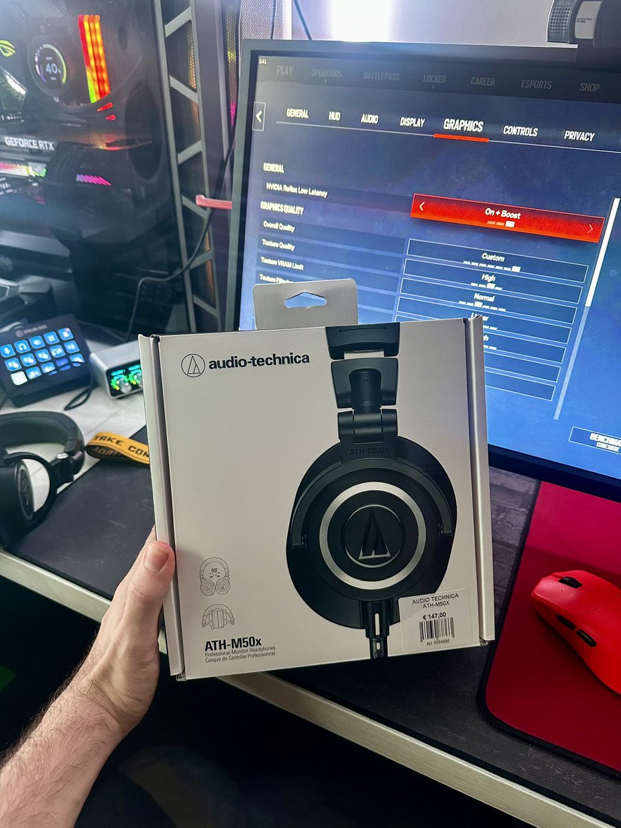 Per chi utilizzava le vecchie DT990PRO, un must su rainbow per un decennio, con l’update audio di questa season hanno perso un pó di profondità e spesso non sono affidabili in gioco. Perciò vi consiglio le ATH M50x che sono una bomba, sono cuffie chiuse, hanno un po più di basse.