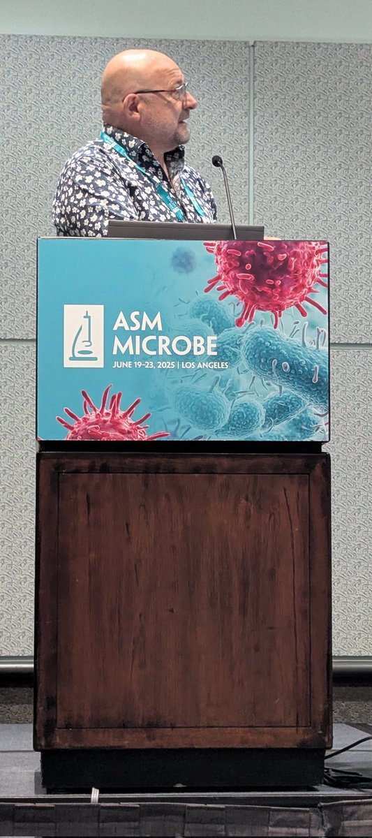 mark_blaskovich's tweet image. #ASMicrobe kicks off early with a presentation by @IMBatUQ director Prof Ian Henderson, talking about genetics and microbes...