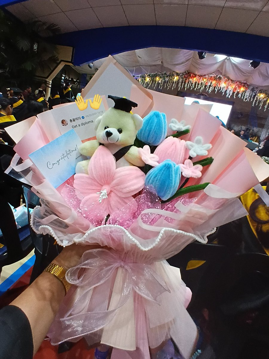 nine__thirteen's tweet photo. Here's my diploma, Cheol 😊🫶 @pledis_17 https://t.co/jfN2U3CQg5