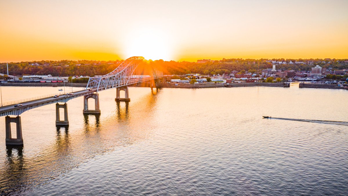 There’s nothing like a Dubuque sunset on the longest day of the year… happy solstice, Duhawks! 🌅

#LorasCollege #GoDuhawks #LearnServeLead
