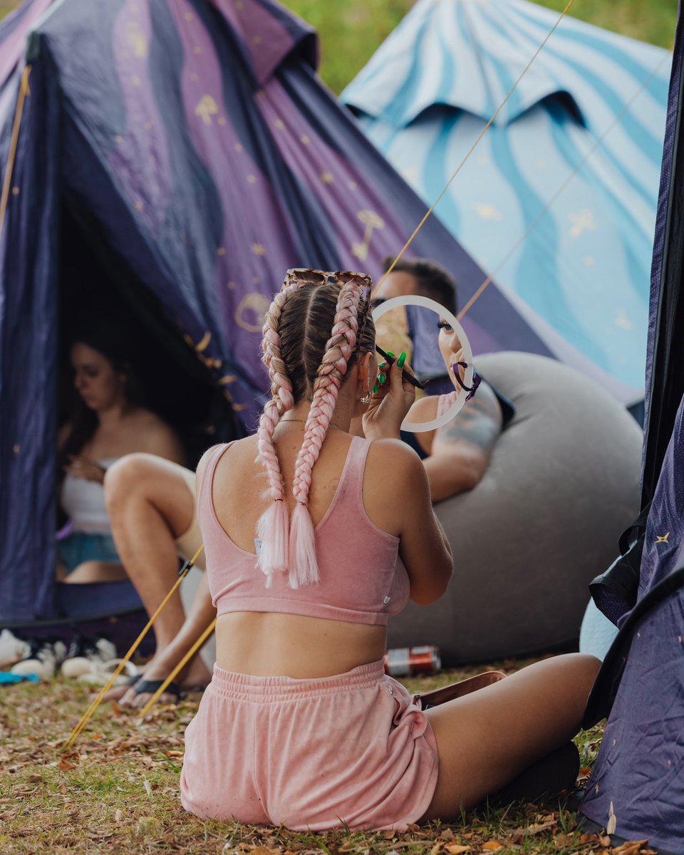 O DreamVille é mais do que um camping: é uma cidade vibrante que pulsa com alegria, música e conexões infinitas.

DreamVille is more than just a campsite, it’s a living city of joy, music, and magical connections.