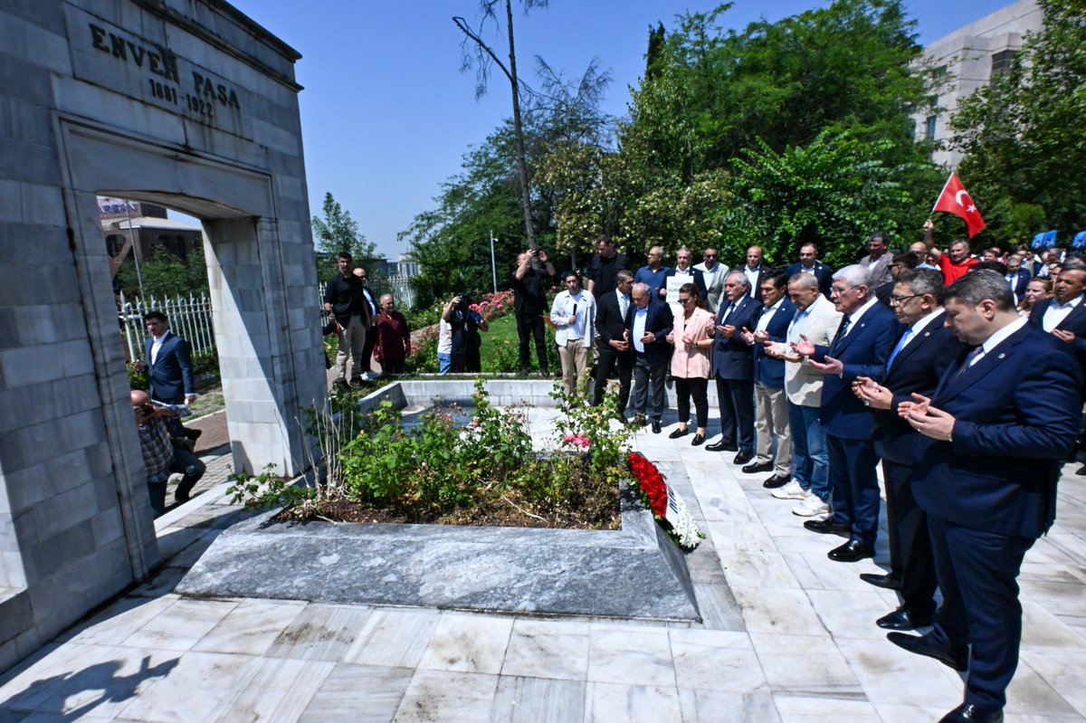 Gazi Meclisimizde Talat Paşa’ya saygısızlık etme cüretinde bulunanlar iyi bilsin! 

“Bir Talat ölür, bin Talat yetişir!” 

Selam olsun şanlı mazimize…