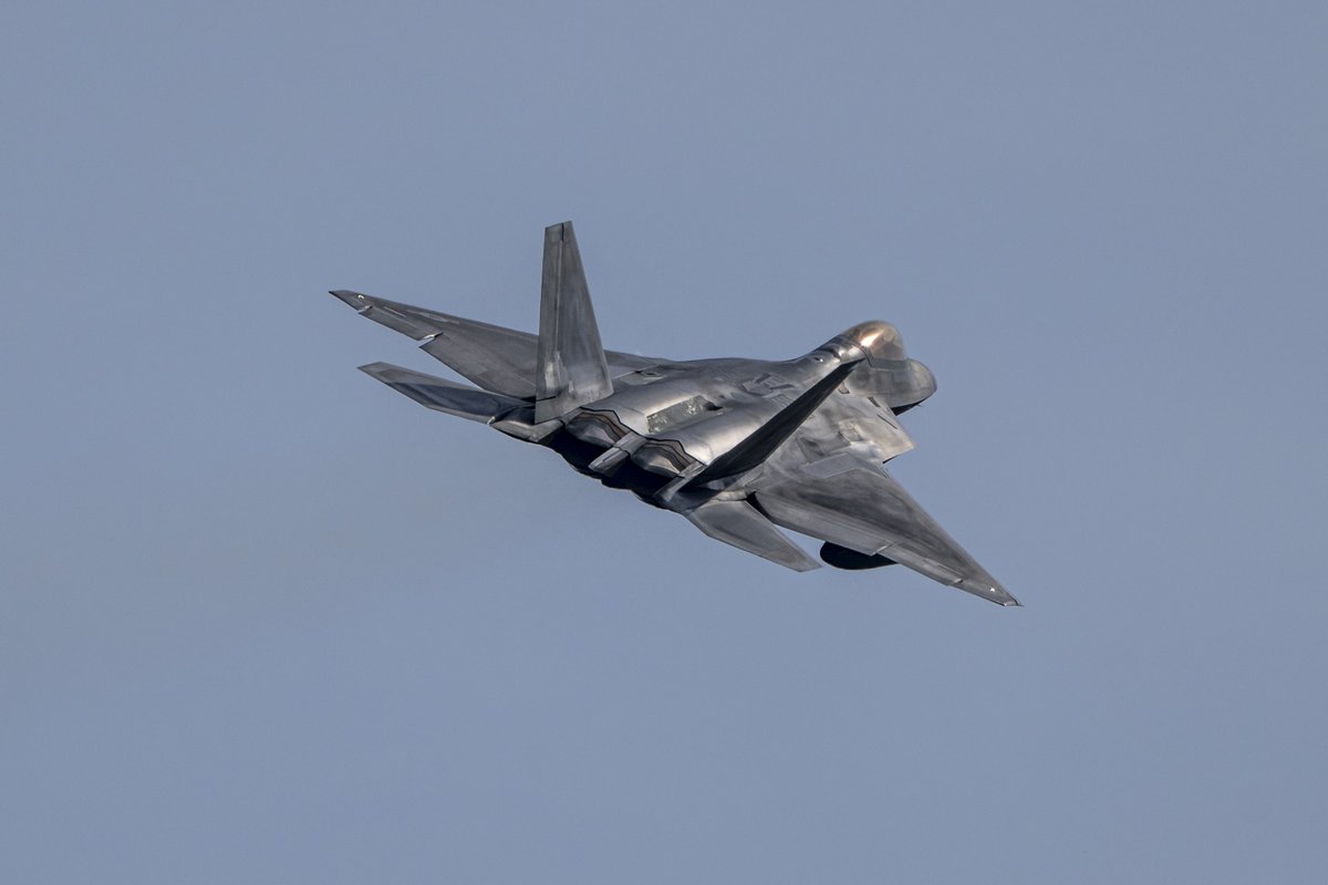 OldDegsy's tweet photo. F-22 Raptors departing Lakenheath this morning after a stopover during transit from US. #raptor #f22 #usafe #avgeek https://t.co/B1rehIxDoW