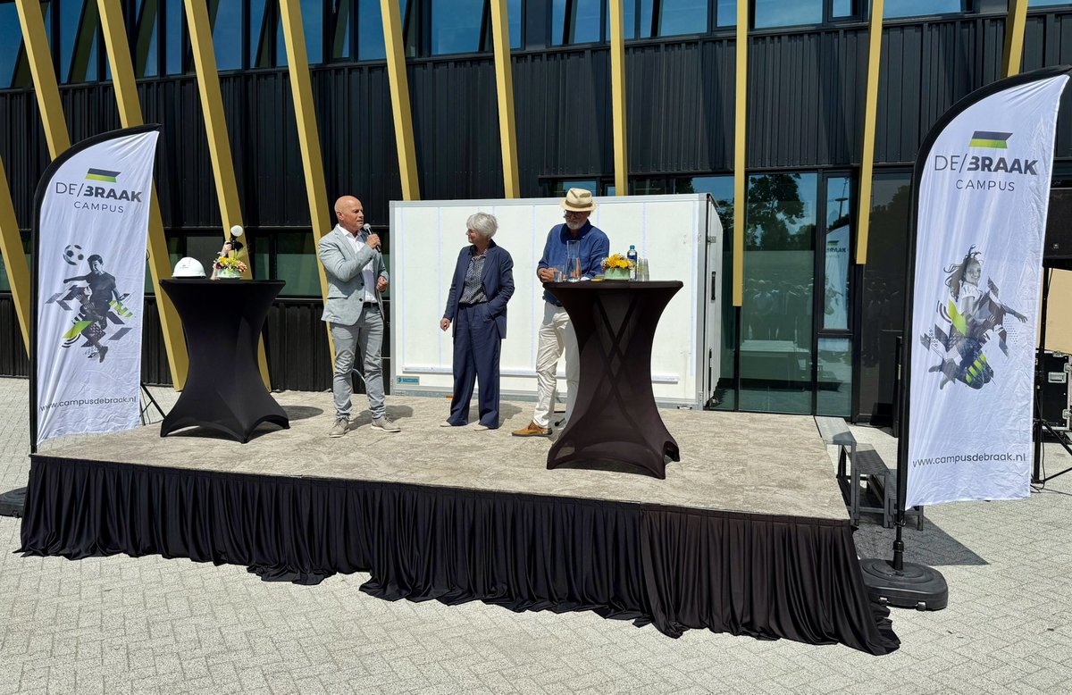 FVD_Helmond's tweet photo. Vandaag is de MFSA De Braak officieel geopend. Een (plus!) miljoenenproject.
“Ut kost un paor knaken, mar dan hedduh ok wá!”
#Helmond #DeBraak #MFSA #FVD https://t.co/RZHOrwa1ET