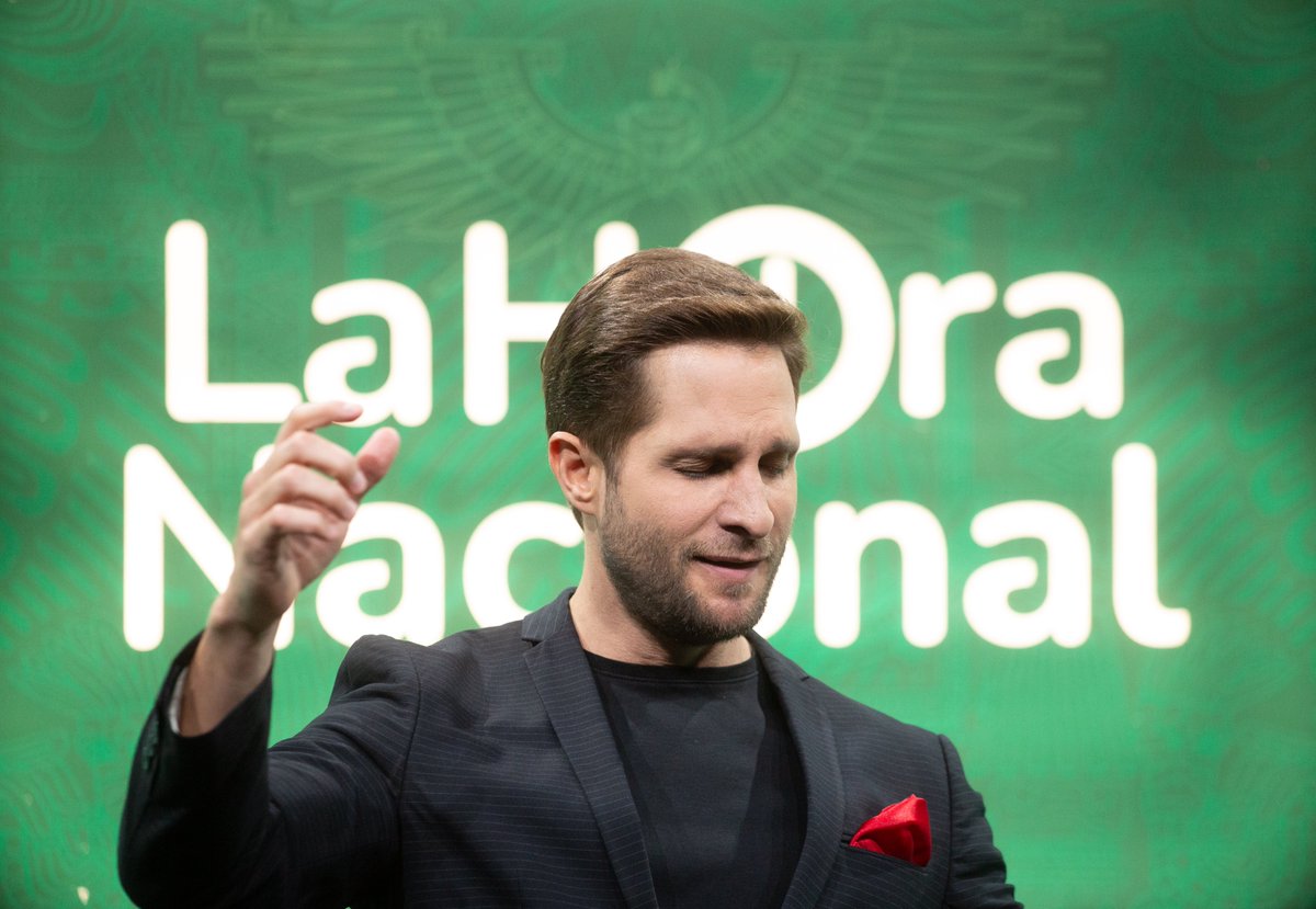 lahoranacional (@lahoranacional) on Twitter photo ✨ ¡Prepárate para una noche inolvidable!✨
<a href="/pacodemaria/">Paco de María</a> , “La Voz del Big Band”, llega a #LaHoraNacional para deleitarnos con su música y compartirnos todo sobre su trayectoria, inspiración y próximos proyectos.
No te pierdas su entrevista y una presentación especial, hoy a ✨ ¡Prepárate para una noche inolvidable!✨
<a href="/pacodemaria/">Paco de María</a> , “La Voz del Big Band”, llega a #LaHoraNacional para deleitarnos con su música y compartirnos todo sobre su trayectoria, inspiración y próximos proyectos.
No te pierdas su entrevista y una presentación especial, hoy a