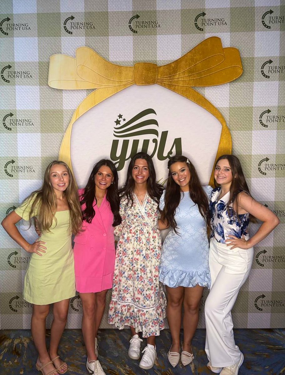 Lis_Ferguson's tweet photo. There’s nothing like being surrounded by thousands of bold, unapologetic young women who LOVE America 🇺🇸

YWLS was next level — so proud to work with these amazing women. #YWLS2025 #TPUSA 

@TPUSA | @tpusastudents | @tpusasc https://t.co/GJaLyeLerE