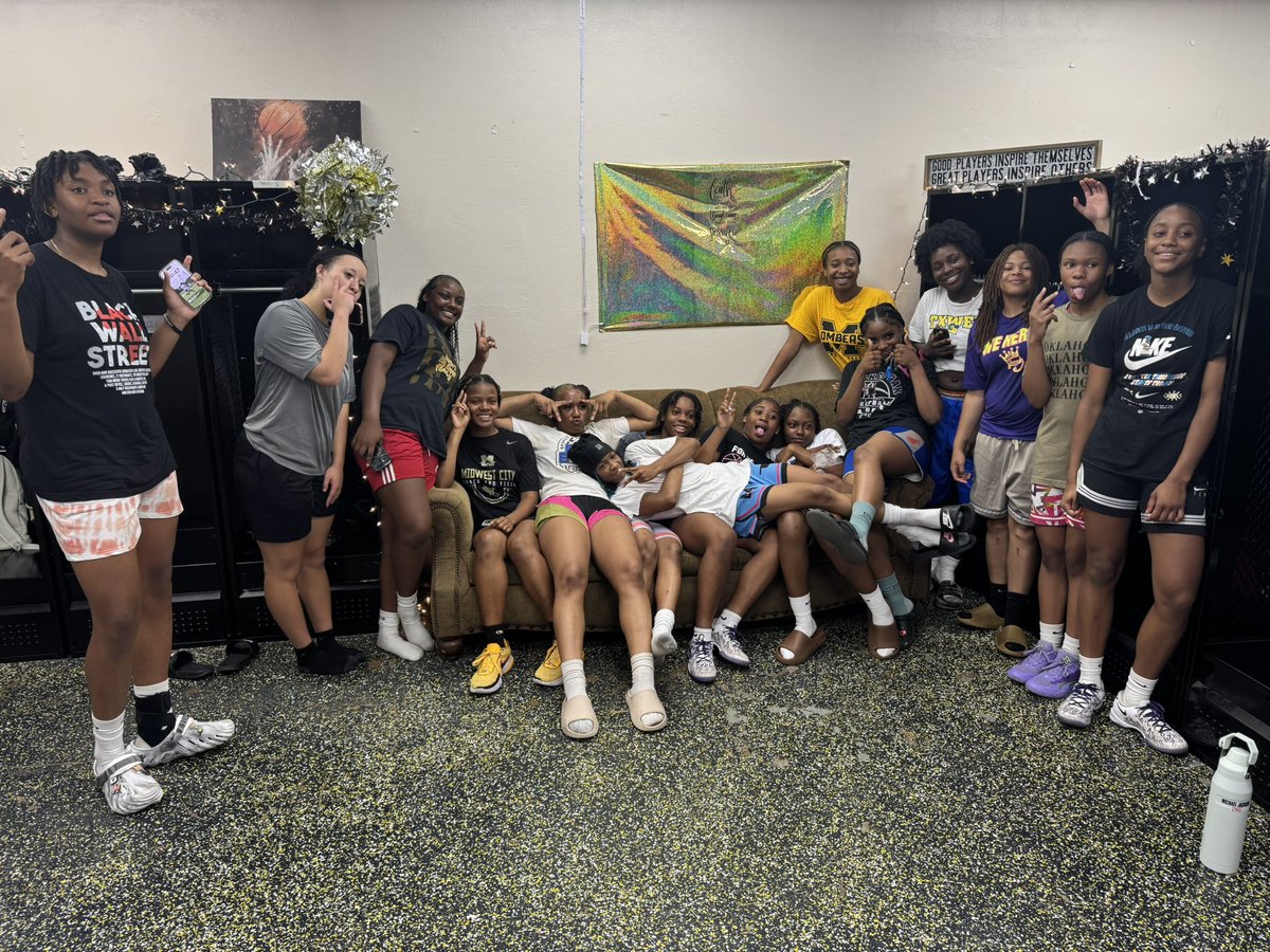 ladybombers2's tweet photo. Last Team Camp tomorrow!
These ladies have been busting their tails every single day to get better!
#bombermagic https://t.co/9DywdCeWUA