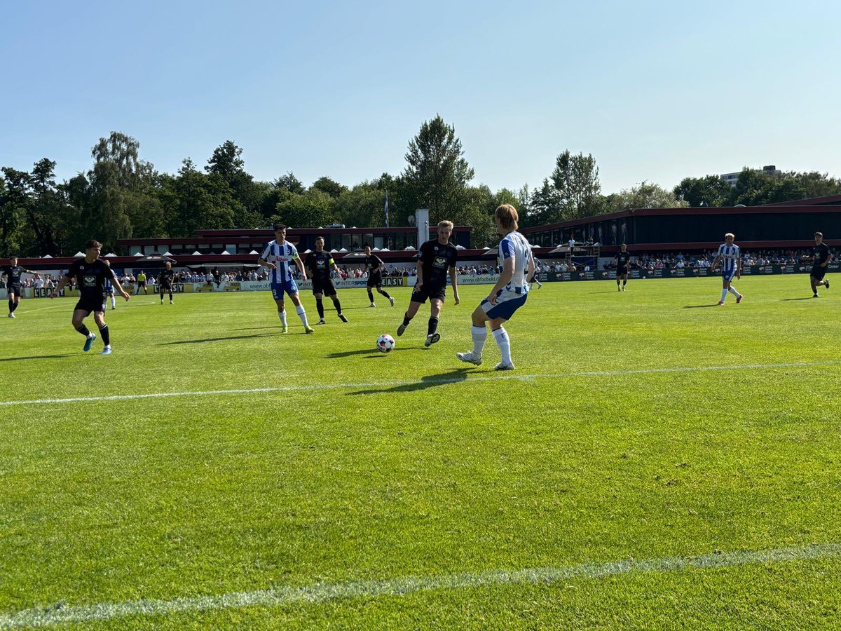 Vi går til pause i Odense med en 2-0-føring på scoringer af Julius Lucena 👌
