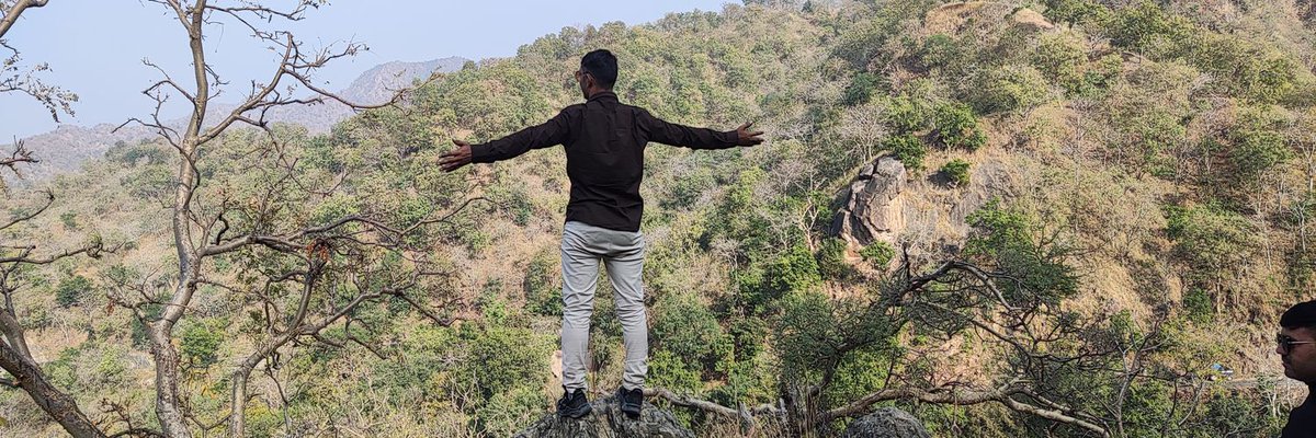Kalam_e_Hans's tweet photo. नए सफर में आपके साथ की जरूरत है 
मुझे अपना दोस्त कौन कौन बनाना चाहता है 
#दोस्त 🫂❤️ https://t.co/y91uuKoL7g