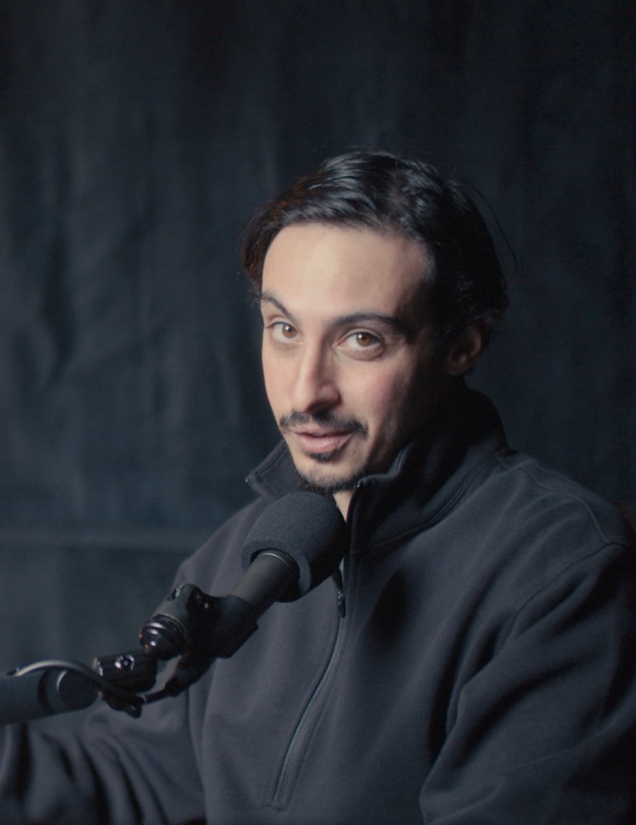2ampod's tweet image. The most interesting man in the world
He doesn’t record podcasts
He bends time and space into soundwaves
Microphones lean in to hear him speak
Black hoodies? He made them iconic
He once finished a monologue so compelling.. the silence applauded
He is @visualcraftsman
Stay…