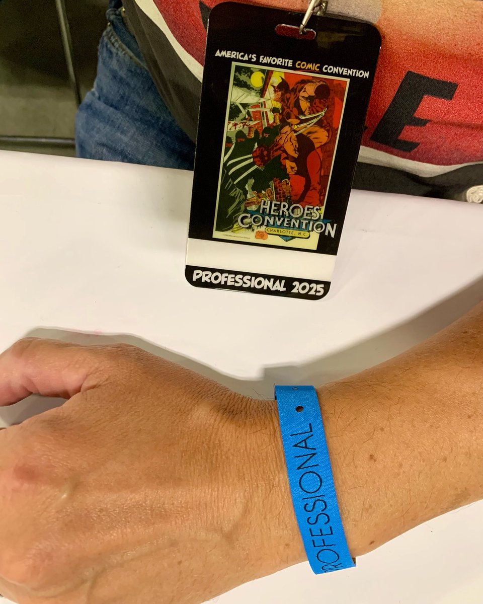 Steve Oliff got me a pro badge while I sit with him at his table at Heroes Con.