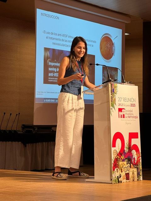 Continuando con las presentaciones nuestras excelentes residentes, Afroditi y Sara, en temas variados como el uso de antiVEFG y el complemento en la vasculitis ANCA. ¡Excelentes presentaciones!