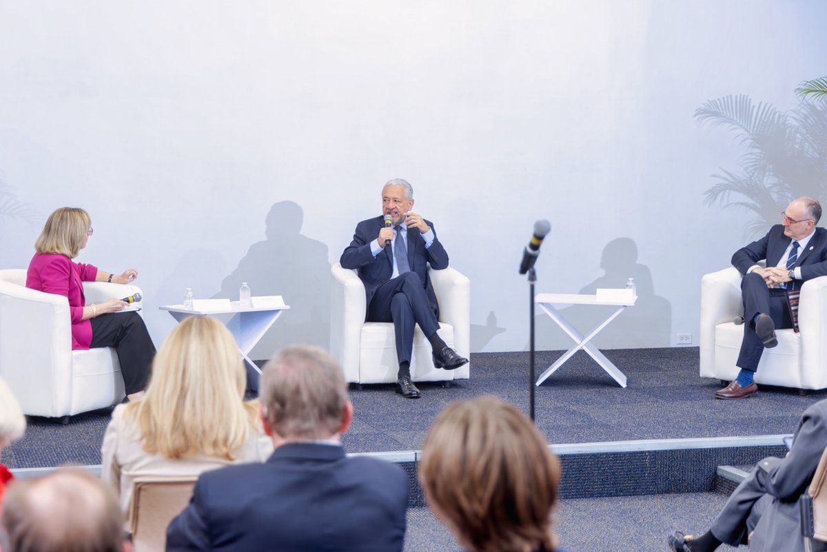 El Canal de Panamá participó de un conversatorio con Global Americans, organismo de análisis enfocado en América Latina.
El administrador Ricaurte Vasquez Morales conversó sobre la importancia del Canal para la región, reafirmando su compromiso por un diálogo permanente con la