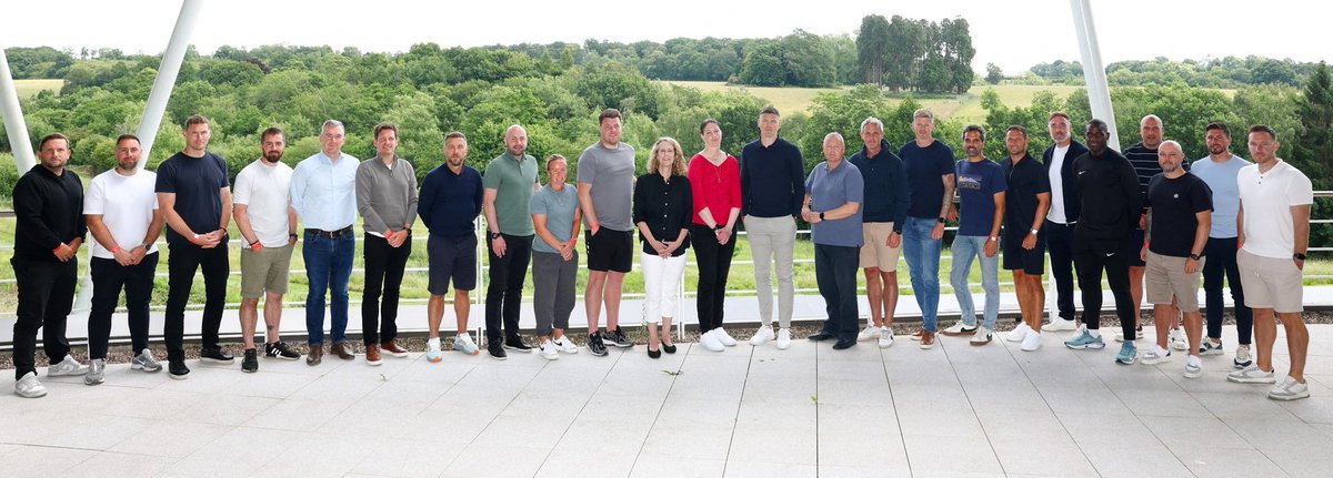 LMA_Managers's tweet image. Looking forward to the year ahead with the 2025-26 cohort who began the LMA Diploma in Football Management at St. George&apos;s Park this week! 🎓

Students took part in a number of vocationally relevant workshops, delivered by a fantastic team of consultants, experts and LMA Members.