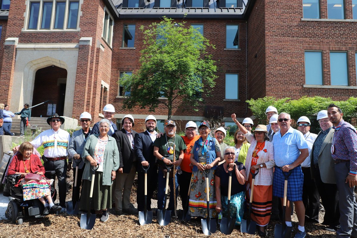 Elders, Survivors, Knowledge Keepers, community leaders, and partners have gathered for the Earth Turning of #MakwaWaakaaigan to mark the start of construction and honour the project’s spiritual, cultural, and historical significance. 🔗 youtube.com/channel/UCz6SY… 

Chi-Miigwech to
