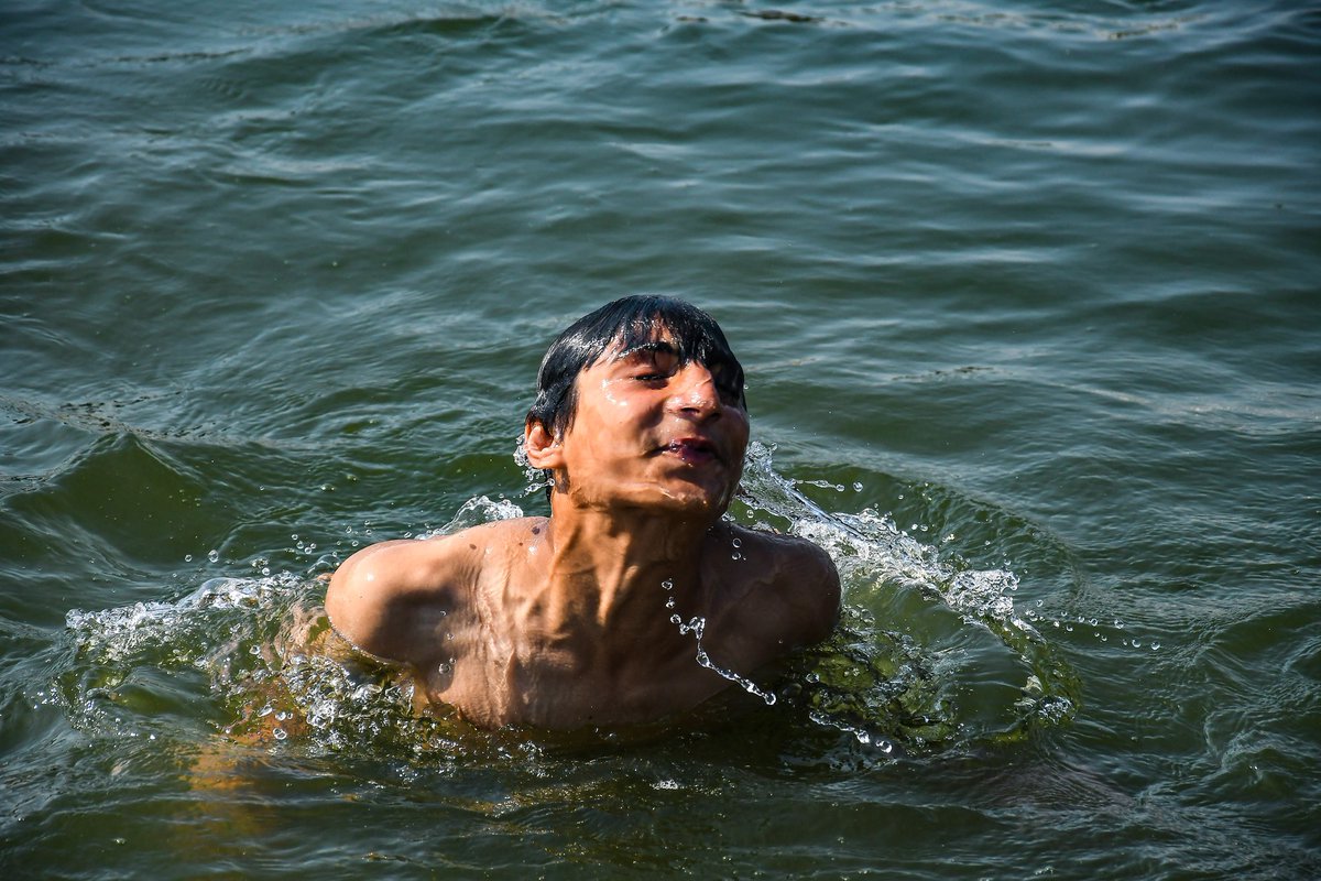 Boys Swim to beat the heat as Srinagar hits 35.5°C — hottest June day since 2005