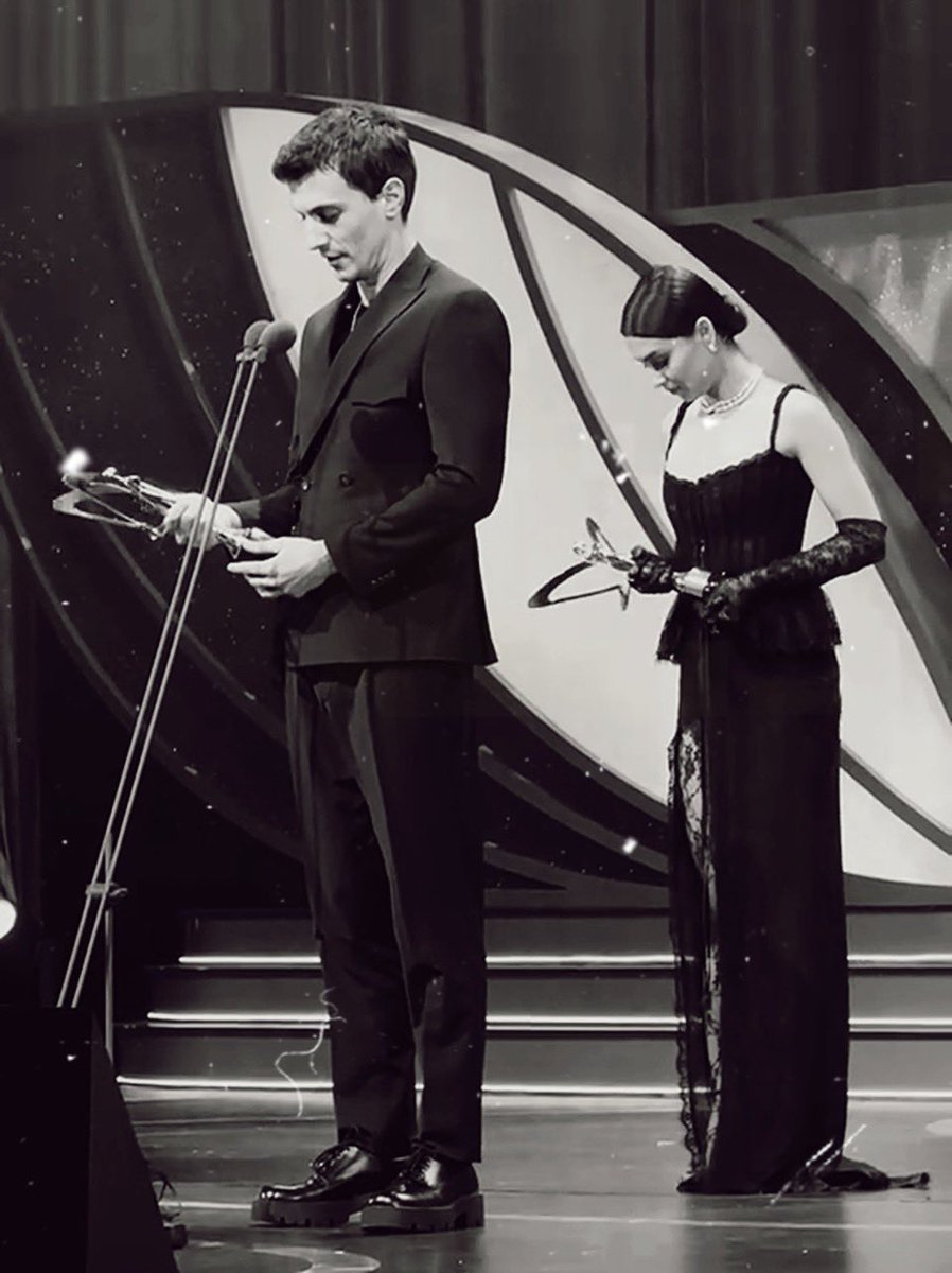 #RojbinErden ve #BertanAsllani’yi Sevdiğim Sensin dizisinde partner olarak görmek istiyoruz <a href="/ayyapim/">AY YAPIM</a> <a href="/atesince/">Ateş Ince</a>