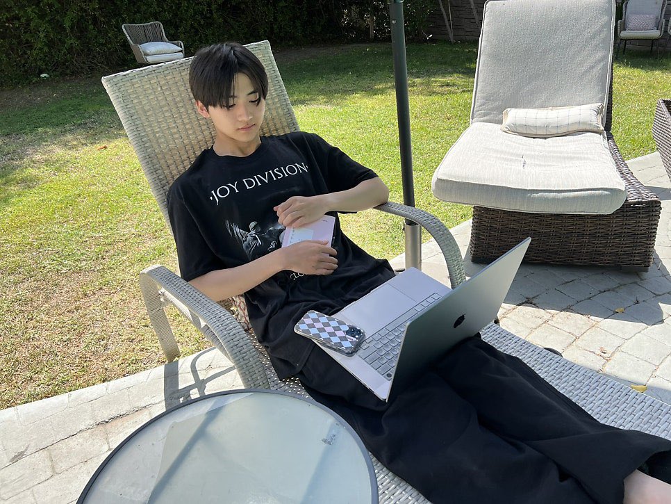 18toRldi's tweet photo. 어려운거시키지마라(청양고추바이브사진은하도올려대서뺌그게내최애인데출제자의도에맞추어그리고네장은너무적다고)
1번은집중한게존내귀엽고저앙!한표정뭔지알지
2,3번은싱원코어를대표할수잇다생각하고머리가맘에들어
4번은그냥꼴려서 https://t.co/tEdeMlmTDA