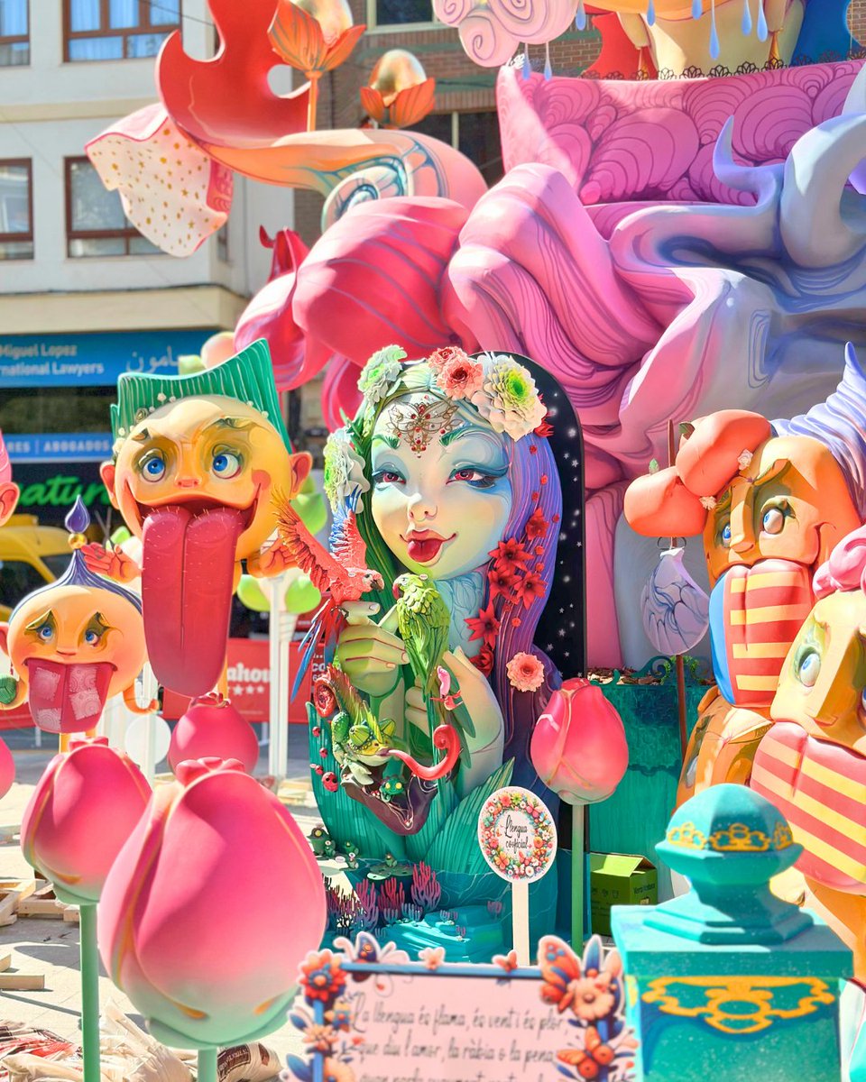Alicante ya se ha vestido de gala 🎉
Las calles respiran fiesta, tradición y mucho arte.
Así están luciendo hoy algunas hogueras ya plantadas 🔥
#FogueresdeSantJoan2025 #Alicante #AlicanteCity #AlicanteTurism