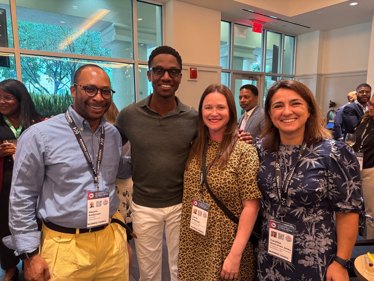 TobaccoFreeKids's tweet image. We’re at the @usmayors annual meeting this week, advocating for policies to end the sale of flavored tobacco products. Proud to stand with @city_health and mayors like @JustinMBibb to protect kids and communities targeted by Big Tobacco.
Learn more about our work with…