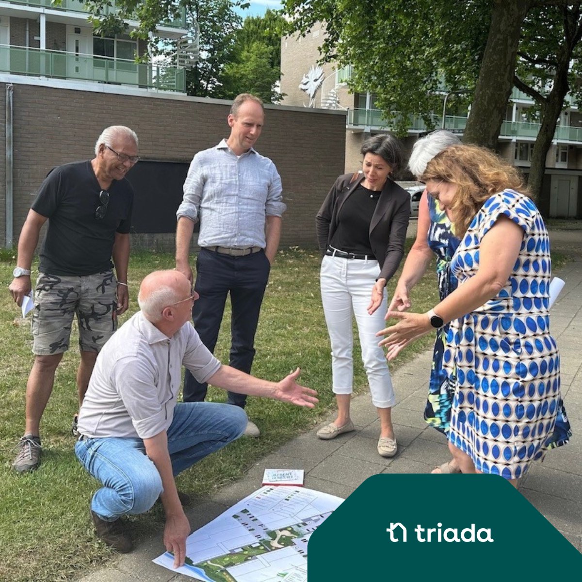 👭 𝐕𝐚𝐧 𝐋𝐨𝐨𝐧 &amp; 𝐕𝐚𝐧 𝐋𝐨𝐨𝐧: in gesprek over klimaat &amp; wonen!

Wethouder Annemiek van Loon &amp; Triada-directeur Jolanda van Loon verbonden hun rollen tijdens een werkbezoek. Van Heerde tot Vaassen, met bewoners en professionals.

Samen bouwen we aan een duurzame toekomst!