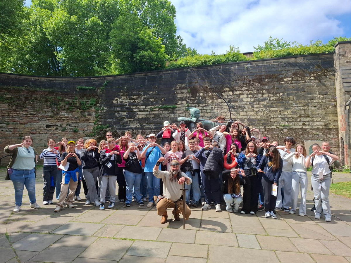EzekialBone's tweet image. And another one! More French students come to #Nottingham to take in its glories and stories 🏹 Cultural, educational entertainment at its finest with #robinhood leading the way into the future & @NottinghamHost the perfect hosts 🎯Thanks @StMarysNotts @TheSalNottm @No1tingham👌