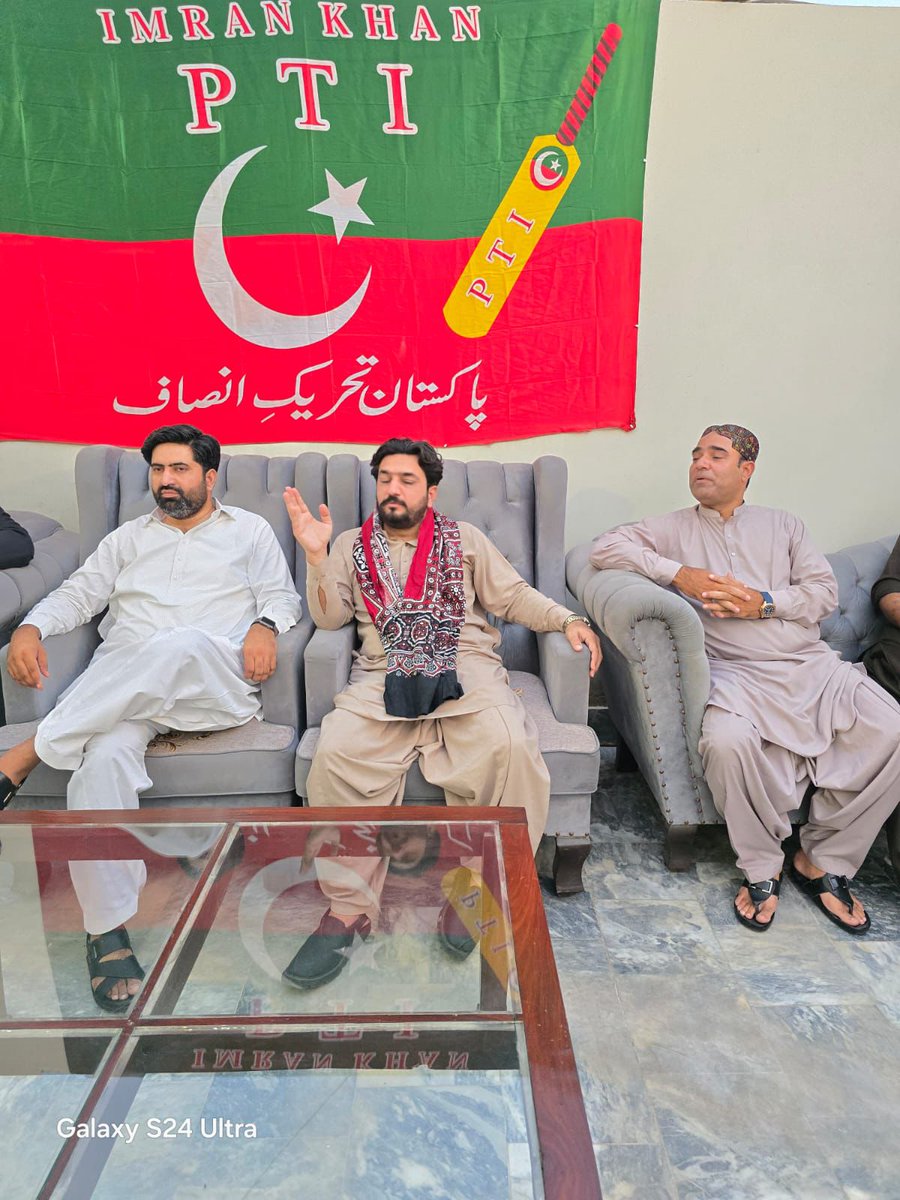 انصاف یوتھ ونگ نواب شاہ کی نو منتخب کابینہ کے اعزاز میں ایک پروقار اعشائیہ کا اہتمام ڈویژنل صدر مشتاق جونیجو کی جانب سے کیا گیا تقریب میں انصاف یوتھ ونگ سانگھڑ کے ورکرز نے مہمانوں کو سندھی ثقافت کی پہچان آجرک"کا تحفہ 
صدر نثار احمد خان کی شرکت 
 یوتھ ونگ کی نئی کابینہ کو مبارکباد